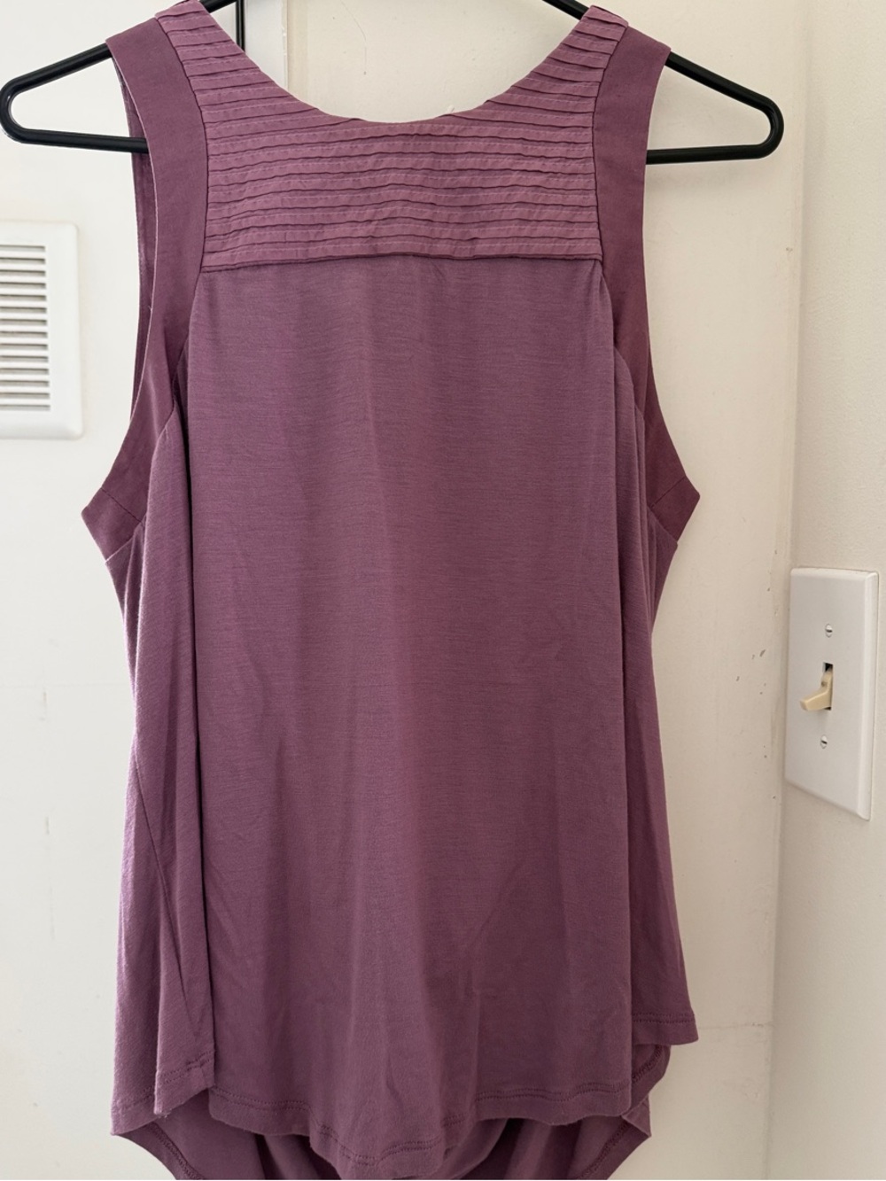 Sleeveless Pintuck Yoke Tank Top - Mauve